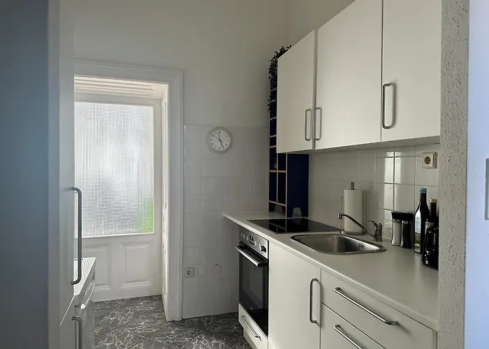Апартаменты Spacious Apartments, 3 Min To U1 Reumannplatz *