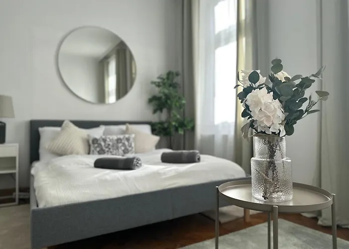 Spacious Apartments, 3 Min To U1 Reumannplatz Апартаменты Вена