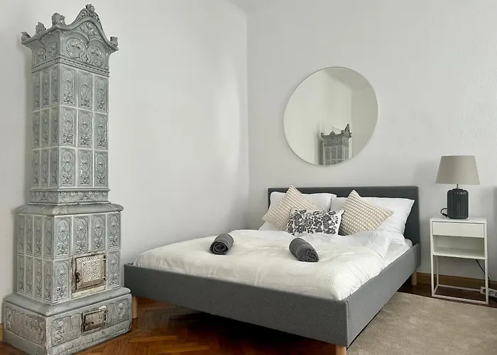 Апартаменты Spacious Apartments, 3 Min To U1 Reumannplatz *