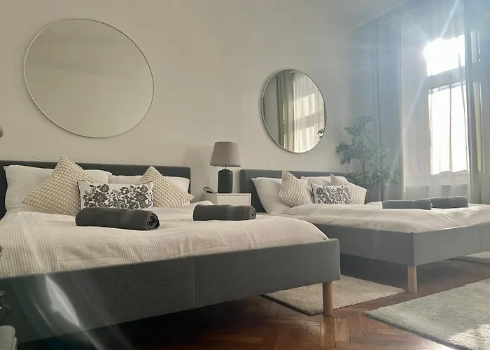 Spacious Apartments, 3 Min To U1 Reumannplatz *